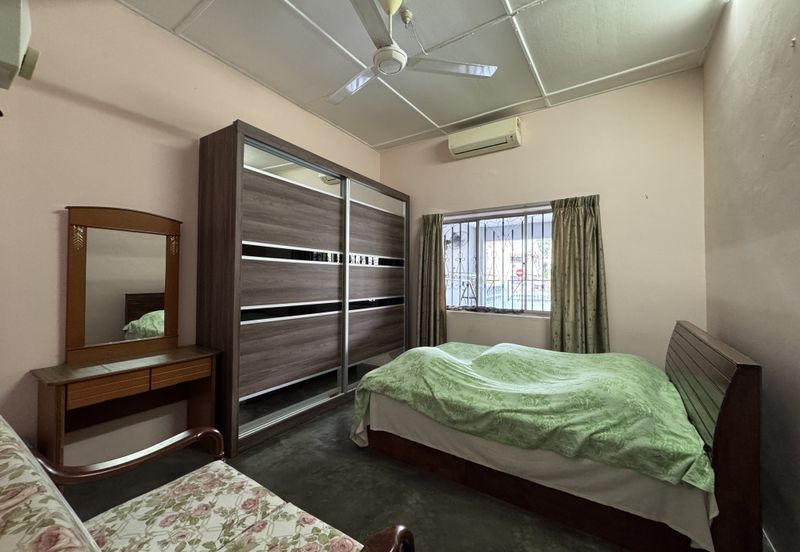 Bangsar, Kuala Lumpur 1.5 storey link house for rent