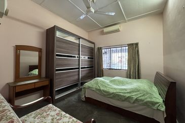 Bangsar, Kuala Lumpur 1.5 storey link house for rent