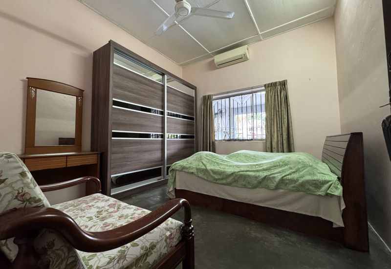 Bangsar, Kuala Lumpur 1.5 storey link house for rent