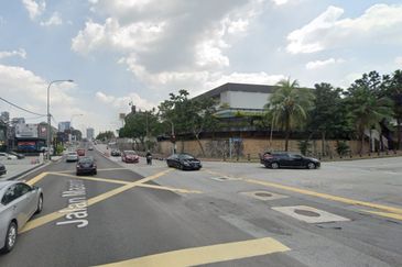 Commercial Bungalow Jalan Maarof 