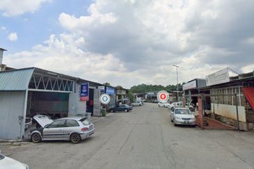 Senawang light industry 1 1/2 storey factory for Sale RM 350,000