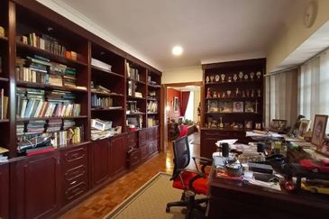 Bukit Pantai (Pantai Hill)