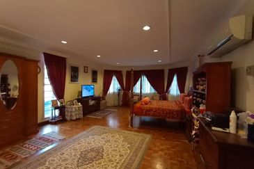 Bukit Pantai (Pantai Hill)