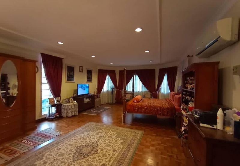 Bukit Pantai (Pantai Hill)