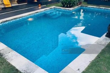 Cozy Renovated Bungalow with Private Pool