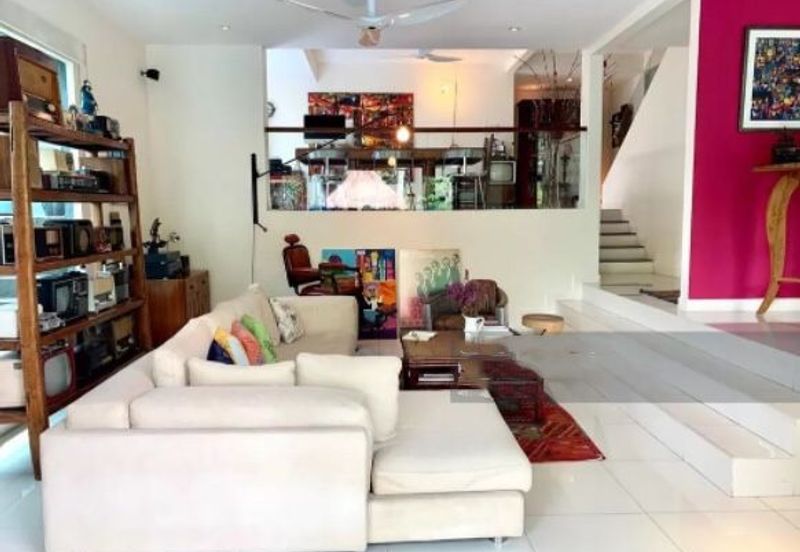 Cozy Renovated Bungalow with Private Pool