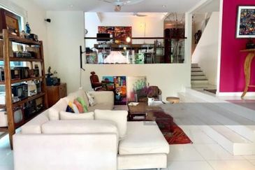 Cozy Renovated Bungalow with Private Pool