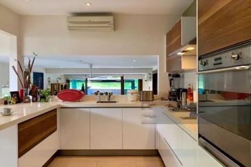 Cozy Renovated Bungalow with Private Pool