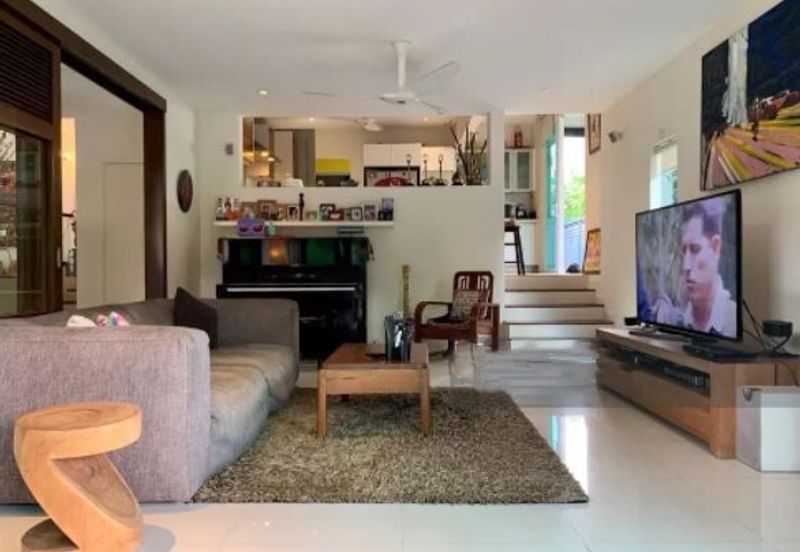 Cozy Renovated Bungalow with Private Pool