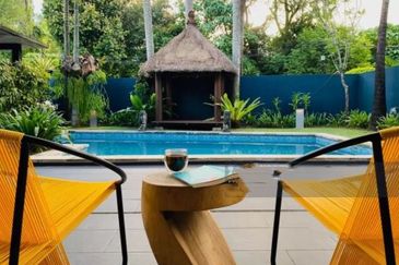 Cozy Renovated Bungalow with Private Pool