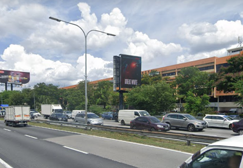 The Highway Centre 5 Storey Shop / Office lot 