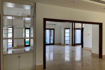 Huge Bungalow with Private Pool