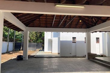 Huge Bungalow with Private Pool