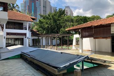 Huge Bungalow with Private Pool