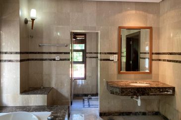 Huge Bungalow with Private Pool