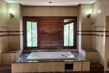 Huge Bungalow with Private Pool