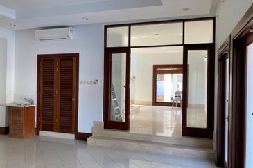 Huge Bungalow with Private Pool