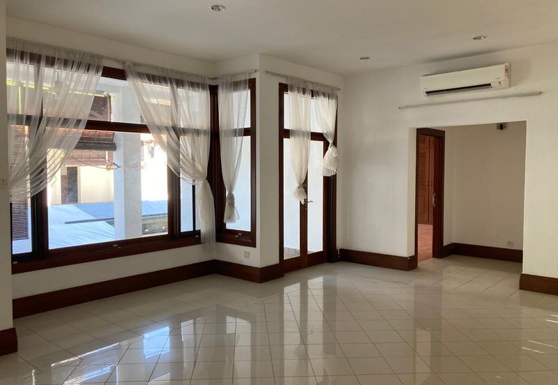 Huge Bungalow with Private Pool