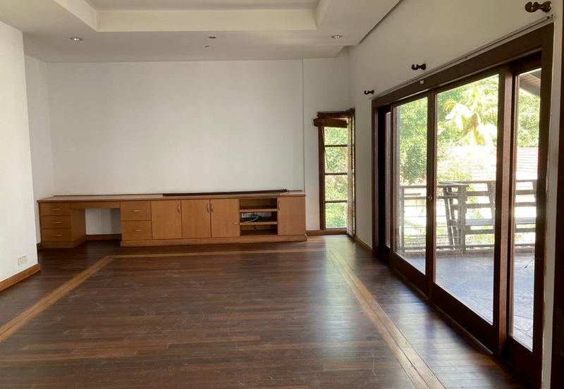 Huge Bungalow with Private Pool