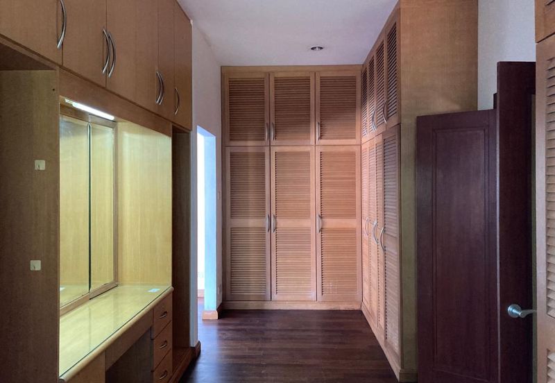 Huge Bungalow with Private Pool