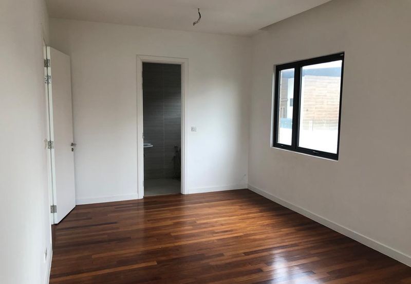 GREAT Buy! Bungalow 2.5 Storey