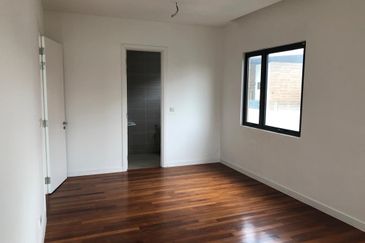 GREAT Buy! Bungalow 2.5 Storey