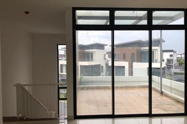 GREAT Buy! Bungalow 2.5 Storey