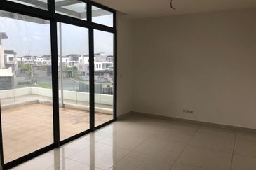 GREAT Buy! Bungalow 2.5 Storey