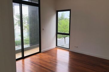 GREAT Buy! Bungalow 2.5 Storey