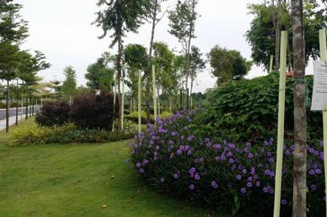 Kota Kemuning Partially Furnished Bungalow with Extra Land