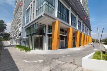 Glenmarie 3adjoining 4497sqft  lot Facing Main Road