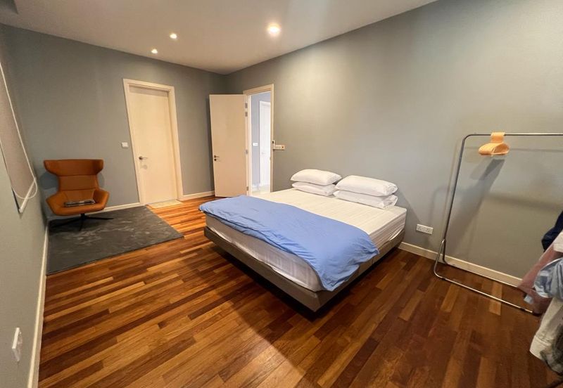 Beautiful Bungalow Fully Furnished