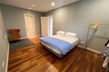 Beautiful Bungalow Fully Furnished