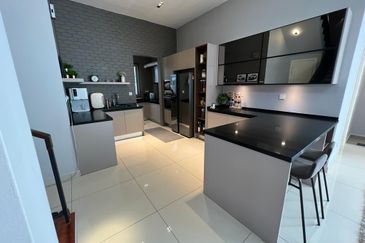 Beautiful Bungalow Fully Furnished