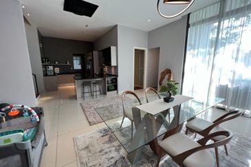 Beautiful Bungalow Fully Furnished