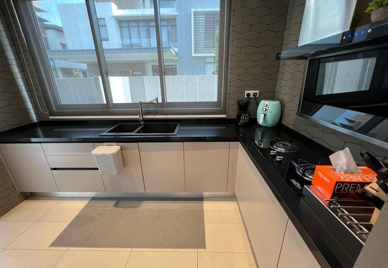 Beautiful Bungalow Fully Furnished