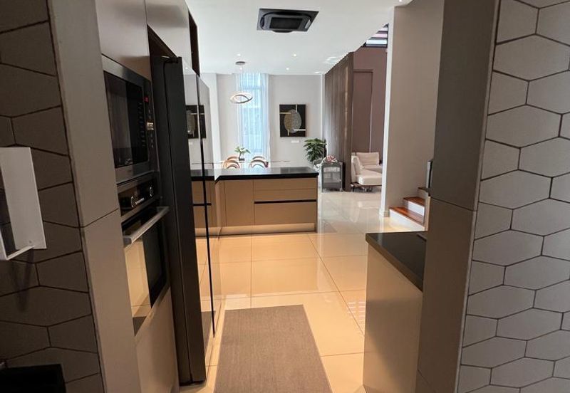 Beautiful Bungalow Fully Furnished