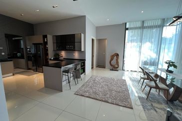 Beautiful Bungalow Fully Furnished