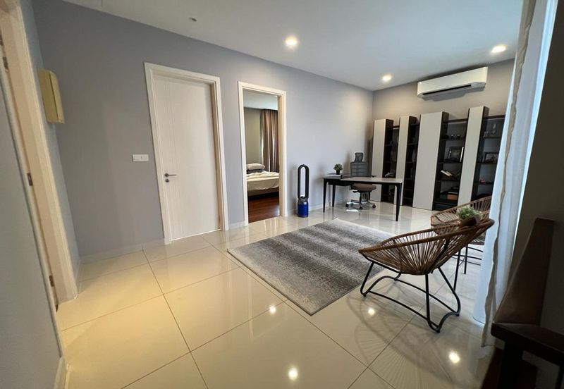 Beautiful Bungalow Fully Furnished