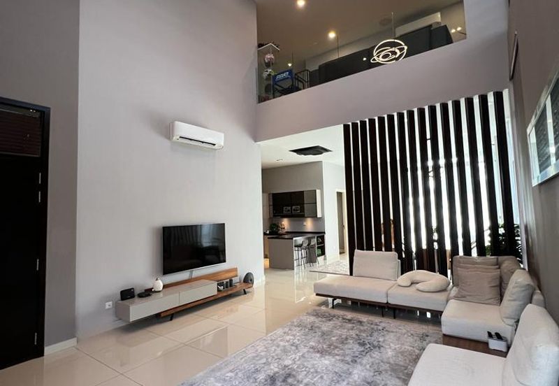 Beautiful Bungalow Fully Furnished