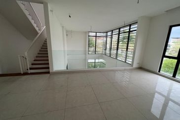 New Good Condition with Facilities