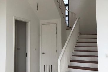 Below Cost! 6,116sqft Bungalow Gated & Guarded