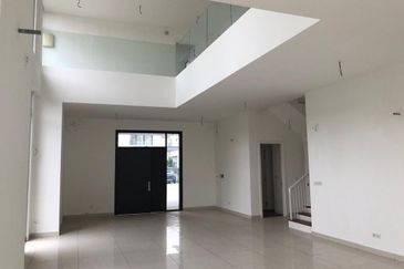 Below Cost! 6,116sqft Bungalow Gated & Guarded