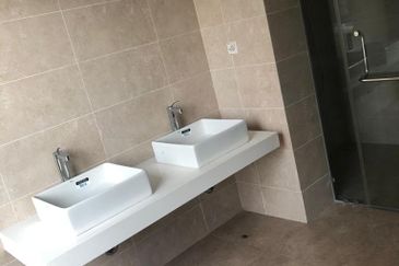 Below Cost! 6,116sqft Bungalow Gated & Guarded