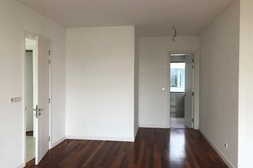 Below Cost! 6,116sqft Bungalow Gated & Guarded