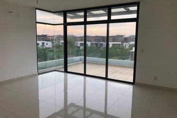 Below Cost! 6,116sqft Bungalow Gated & Guarded