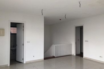 Below Cost! 6,116sqft Bungalow Gated & Guarded