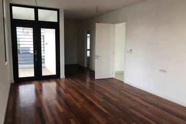 Below Cost! 6,116sqft Bungalow Gated & Guarded