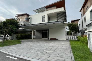 Below Cost! 6,116sqft Bungalow Gated & Guarded