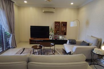 Great Buy! Fully Furnished Excellent Condition Superlink